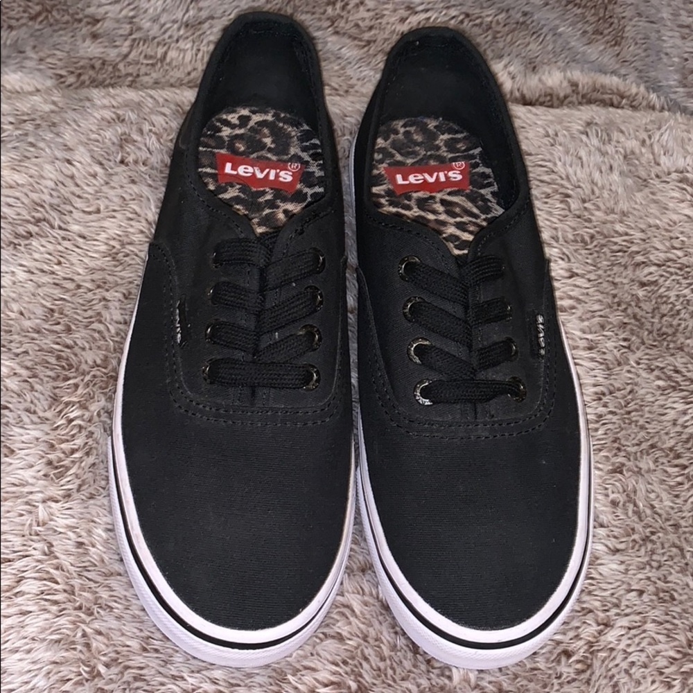 LEVI’S CANVAS SHOES